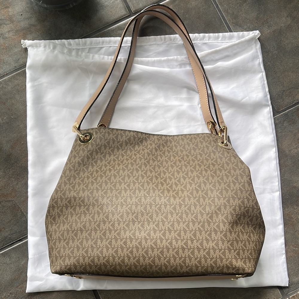 SOLD-Michael Kors Raven Large Shoulder Tote - Picture 2 of 11